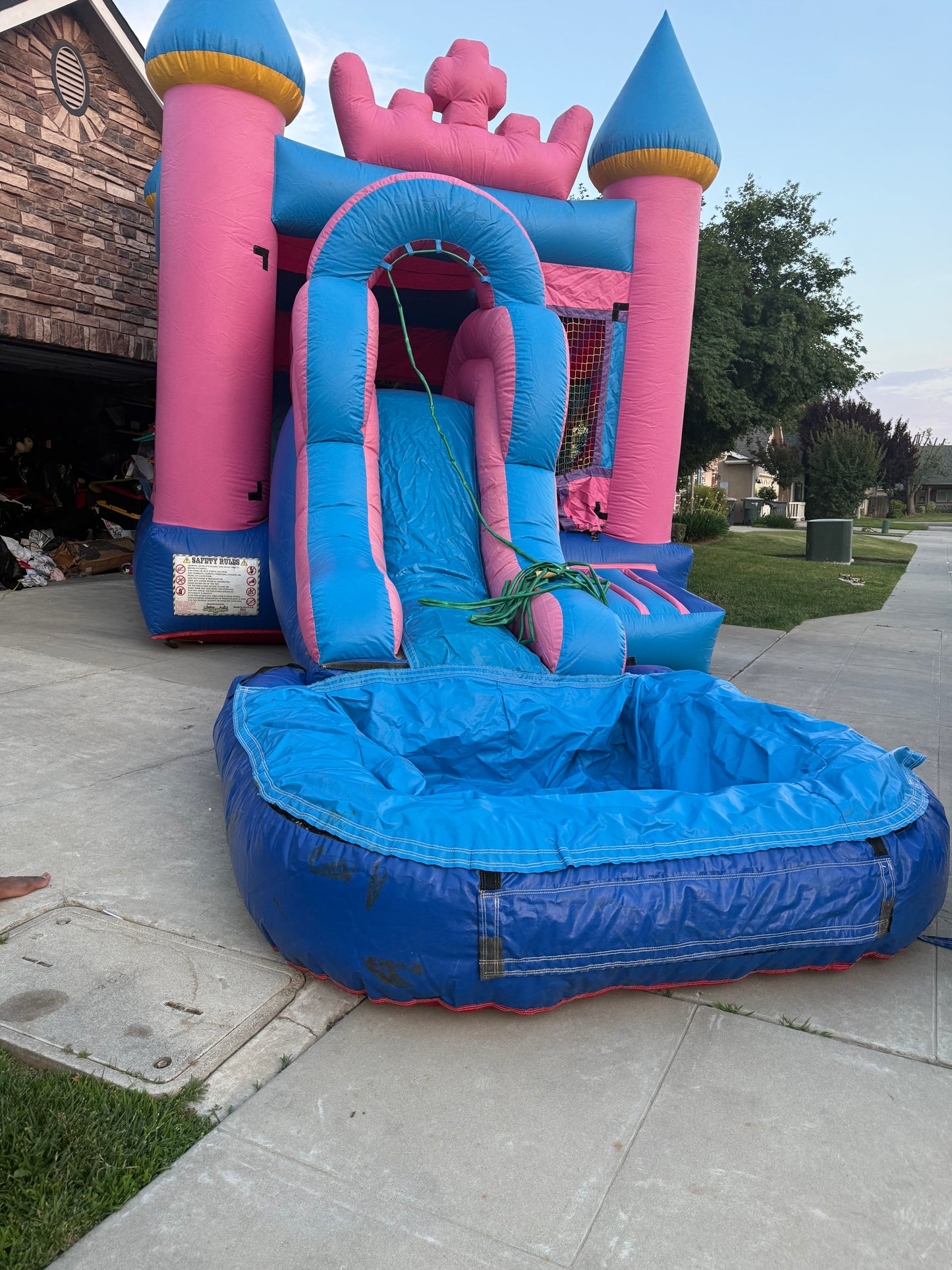 Bounce house/waterslide